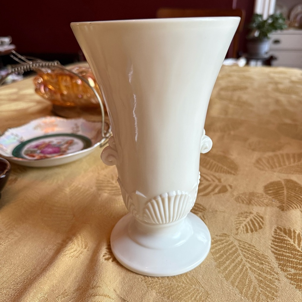 Anchor Hocking Cream Vase with Shell Design Glows under black light